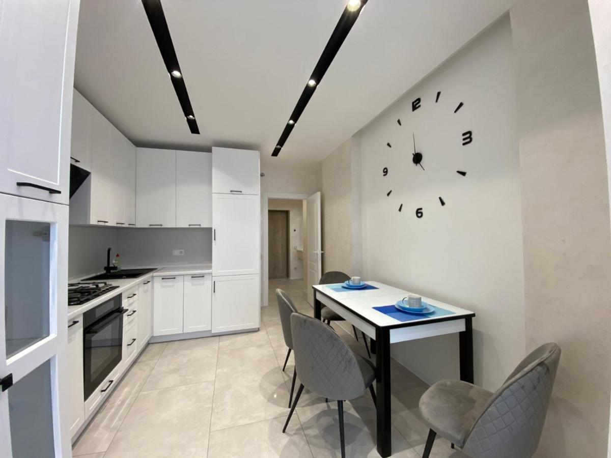 Квартира Для Вас! Вул. Голинського, 8! Apartment Lviv Exterior photo